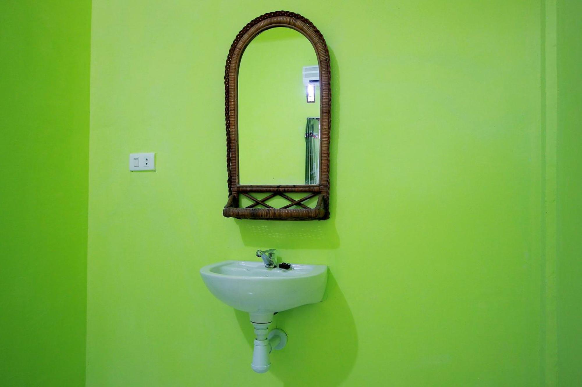 Oyo 2585 Sherren Guest House Lubuklinggau Ngoại thất bức ảnh