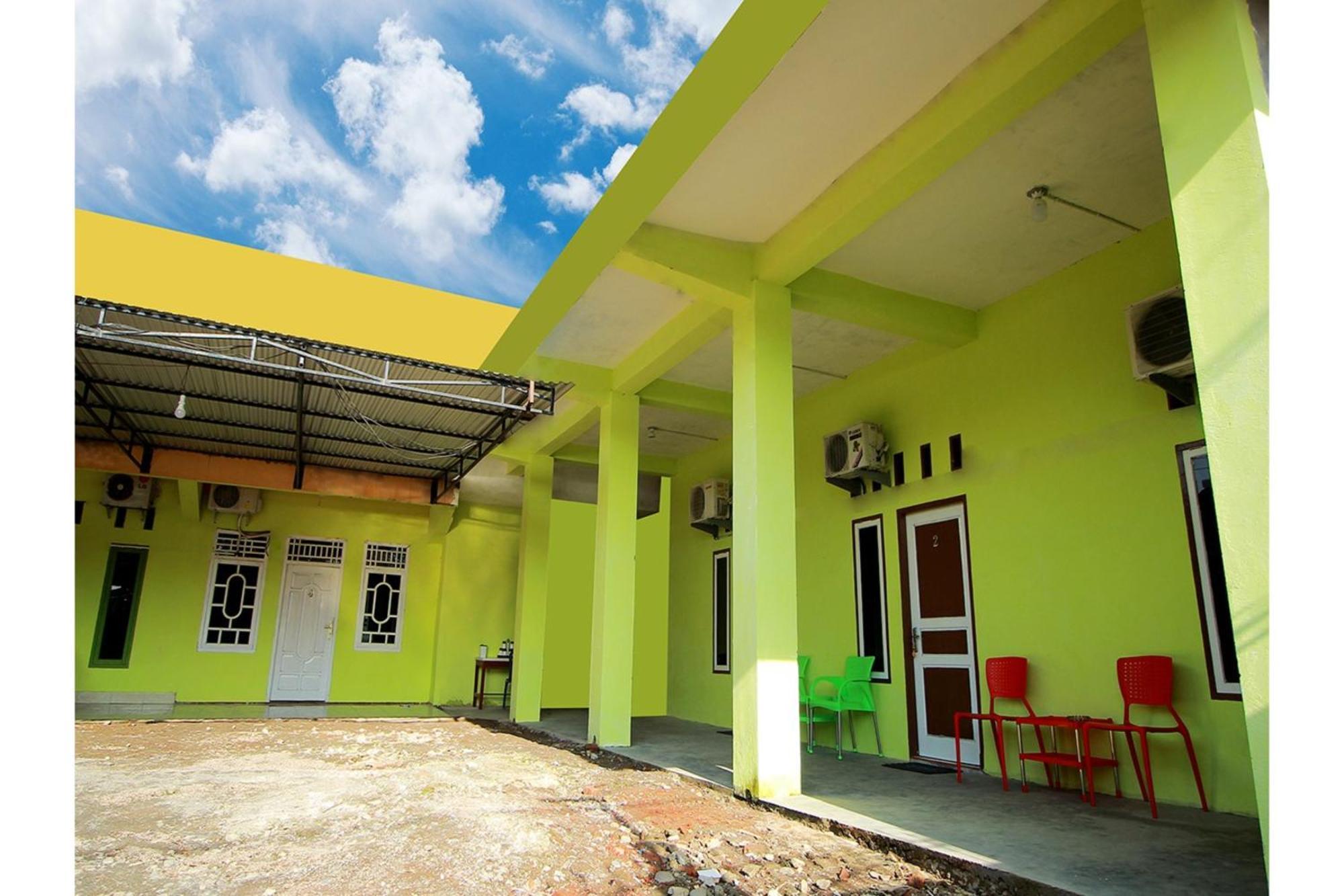 Oyo 2585 Sherren Guest House Lubuklinggau Ngoại thất bức ảnh